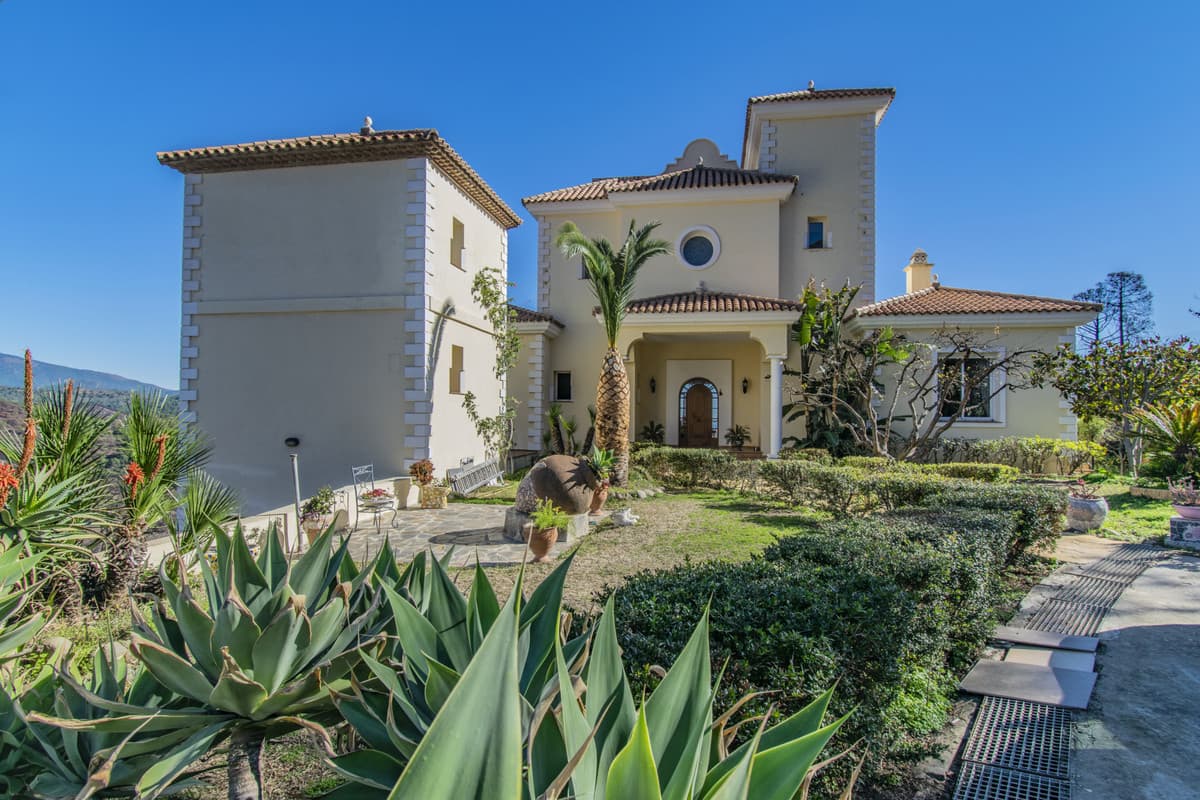 Detached Villa for sale in Estepona